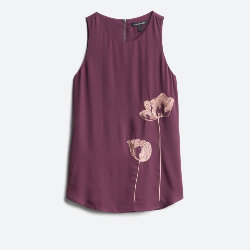 🔴FINAL CLEARANCE🔴
 Purple top with flower detail